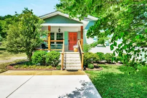 Bright & Cheery Bungalow - Mins to Downtwn Fort Mill - Image 3