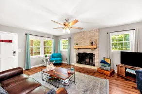 Bright & Cheery Bungalow - Mins to Downtwn Fort Mill - Image 5