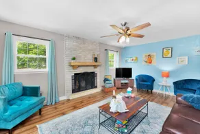 Bright & Cheery Bungalow - Mins to Downtwn Fort Mill - Image 4