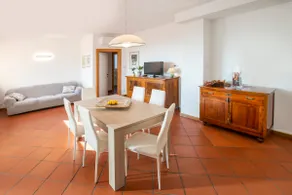 Gli Ulivi apartment with pool - Image 2
