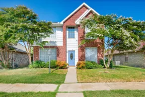 Stylish House w playset ,Game room &BBQ near DFW airport ,Gaylord sleeps 10-14 - Image 2