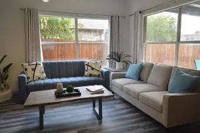 Stylish House w playset ,Game room &BBQ near DFW airport ,Gaylord sleeps 10-14 - Image 4