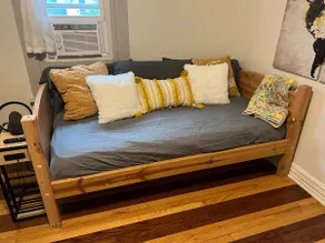 Yellow#3: Comfy Urban Midtown Apartment - Image 5