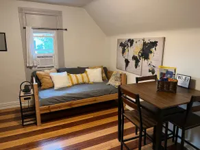 Yellow#3: Comfy Urban Midtown Apartment - Image 3