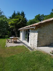 Romantic cottage in a green setting - Image 5