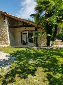 Romantic cottage in a green setting - Image 2