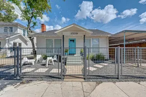 H-Town Casa Blanca In Artsy Walkable Montrose Area - Image 2