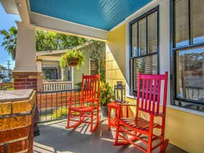 Tranquil Red Door Island Bungalow - Image 2