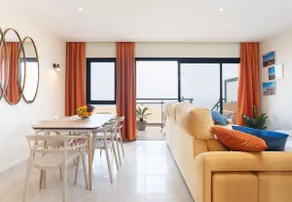 Sunny Castillo Apartment - Image 5