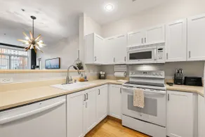 Mid-Century Penthouse, Walk score 99. 2bd 2bath - Image 5