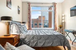 Mid-Century Penthouse, Walk score 99. 2bd 2bath - Image 3