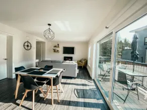 RevelStays - modern 2bed/1 bath - Image 3