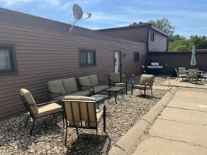 Retreat near the Lake and State Parks of Yankton - Image 3
