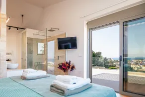 Panoramic sea & city views, gym, sauna, fire pit! - Image 5
