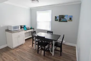 Adorable Erie Breeze Guesthouse #3 steps to lake - Image 5