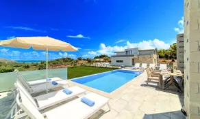 Maison de vacances avec piscine privée, jardin et terrasse | Vue montagne - Image 2
