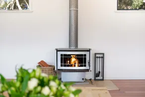 Steps to beach & shops | Pt Lonsdale | 4 bedrooms - Image 2