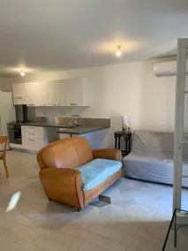 2 steps from the center, studio + private vehicle space - Image 2