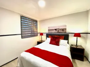 Classy 1-Bedroom Nguni Guesthouse with Parking - Image 2