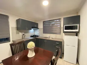 Cozy 1-Bedroom Mamepe guesthouse with a patio - Image 3