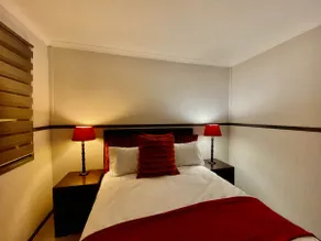 Cozy 1-Bedroom Mamepe guesthouse with a patio - Image 4
