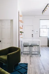Modern 2BED + 2BA, Bunks, Steps from Lincoln Park - Image 3