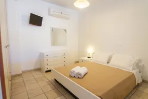 Panoramic port view apartment - Image 3