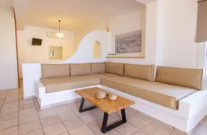 Panoramic port view apartment - Image 2
