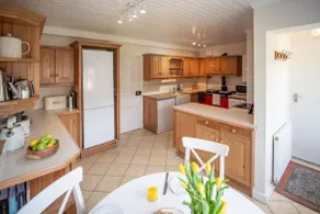 Delightful 3 bedroom cottage with forest outlook - Image 3
