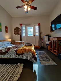 Lovely Apartment + Great Location - Image 2