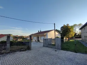 House with garden in a quiet area of Louro - Image 3