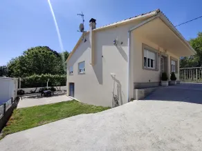 House with garden in a quiet area of Louro - Image 4