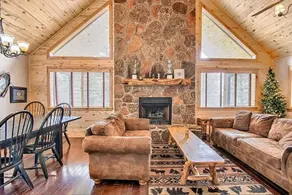 3-bedroom w/ loft, game room, hot tub, kayaks, etc - Image 2