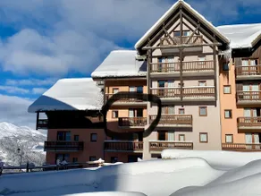 1 bedroom apartment south balcony 3 beds cleaning included - Image 5