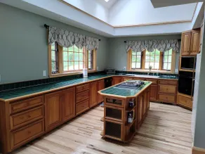 Charming 4 bedroom home on 72 acres - Image 5