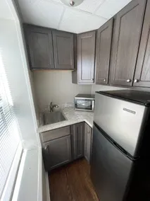 (35)-Queen-Studio-Private bathroom-View of - Image 3