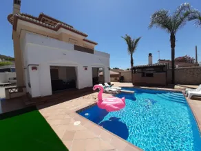 Beautiful house with pool - Image 3