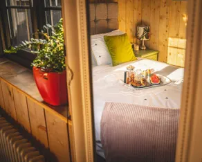 A funky Luxury one bedroom cabin in St Agnes - Image 5
