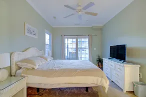 3BR on Asbury Ave- Close to beach, boards & shops! - Image 5