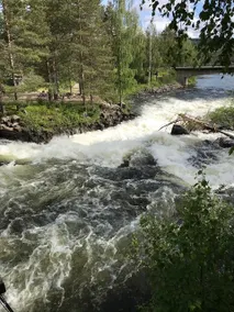 Flottarstuga vid fors Cabin by the wild river - Image 2