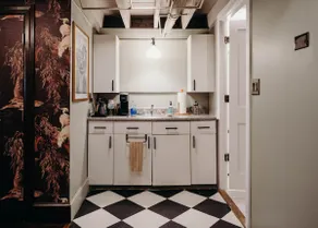 Unwind at The Alexander | a speakeasy style suite - Image 5