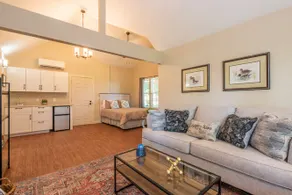 Dream Getaway Cottage w/ Hilltop Views and Pool - Image 3