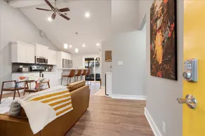 Near Downtown, Private Patio, BBQ & Fire Pit - Image 3
