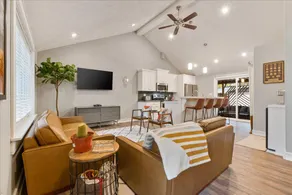 Near Downtown, Private Patio, BBQ & Fire Pit - Image 4