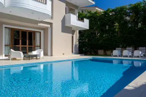 Luxury Villa, with private Pool - Image 3