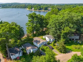 The Congamond Cottages: Private Lakefront Cottage - Image 4
