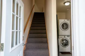 Cozy 2 Bedroom 1 Bath Apartment - Image 2