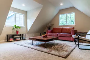 Cozy 2 Bedroom 1 Bath Apartment - Image 4
