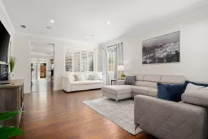 Family-Friendly Creekside House - Image 2