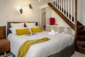 Charming studio with mezzanine, center of Forcalquier - Image 4